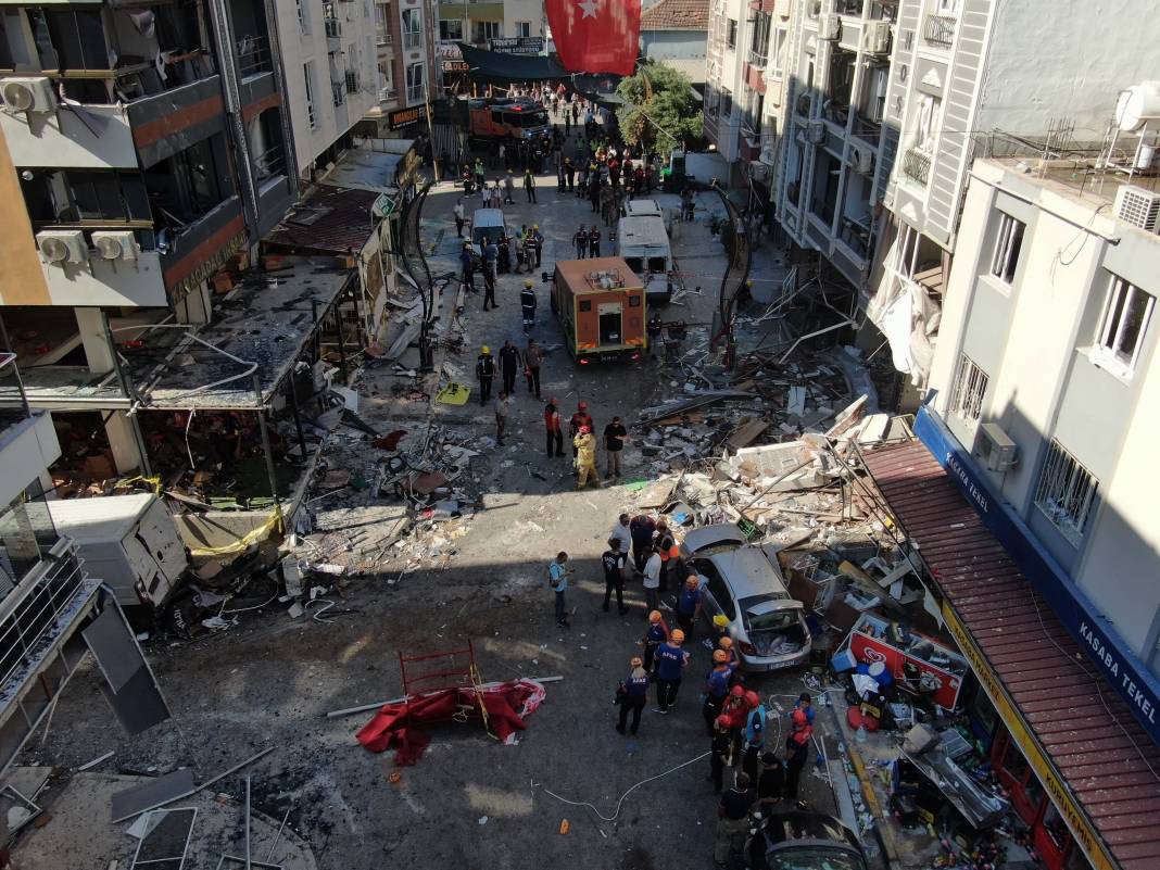 İzmir’deki faciada kahreden detaylar: Kimi kendine ayakkabı bakıyordu kimi pazara gidiyordu 45